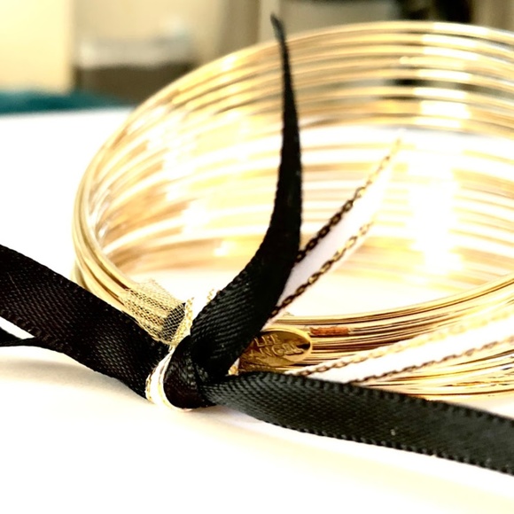 LEE ANGEL NEIMAN MARCUS Multi layer Thin Wire Gold Bracelet Set NWT 150.00 - Picture 3 of 5